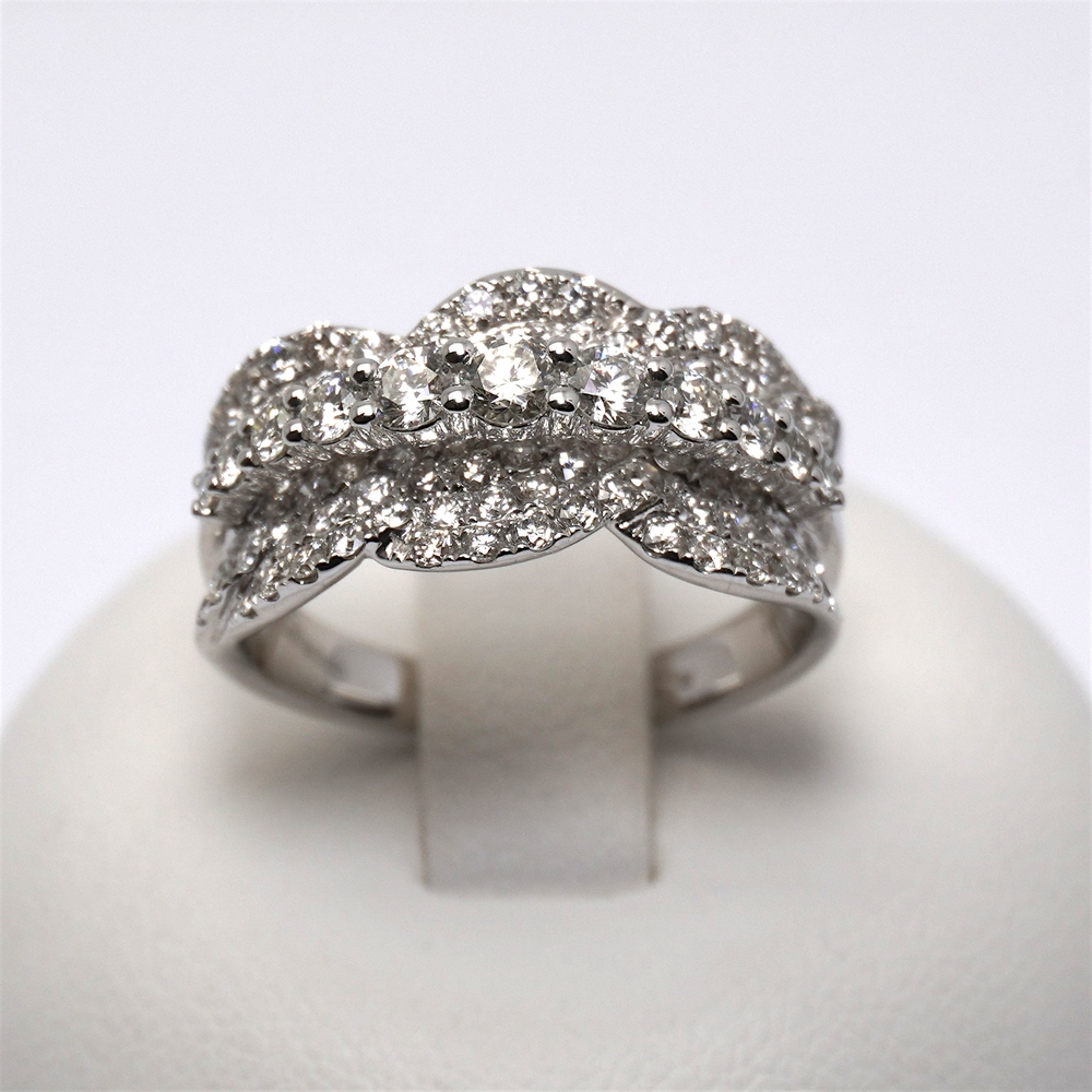 102-anello-fascia-diamanti-prezzo-ab-preziosi-balzano-oro-bianco-giorgio-visconti-ABX14846.jpg Anello in Oro e Diamante Fascia a Fantasia in Pavè 1.61ct Giorgio Visconti - immagine 1