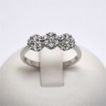 Anello Trilogy a Fiore in Oro e Diamanti 0.60ct Giorgio Visconti