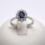 Anello con Zaffiro Blu Ovale Contornato Giorgio Visconti