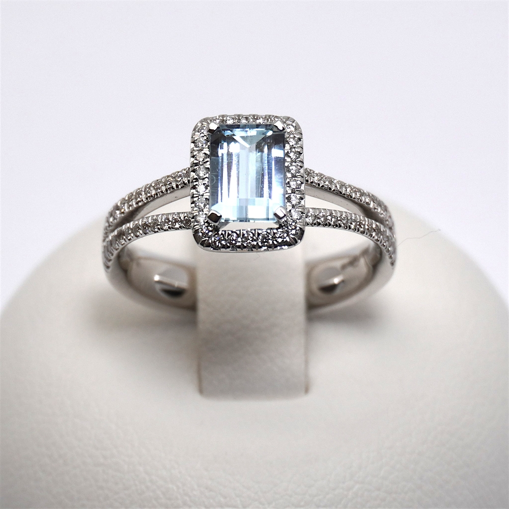 187-anello-acquamarina-e-diamanti-prezzo-giorgio-visconti-oro-bianco-gioielleria-bari-ab-preziosi-balzano-AB16977BA.jpg Anello con Acquamarina Baguette Contonata di Diamanti Giorgio Visconti - immagine 1
