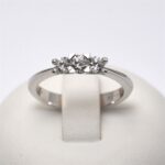 Anello in Oro Trilogy Diamante Centrale 0.19ct e Laterali 0.32ct Giorgio Visconti