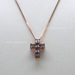 Collana in Oro Rosè con Croce in Diamanti DonnaOro
