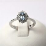 Anello Modello Kate con Acquamarina Contonata di Diamanti Giorgio Visconti