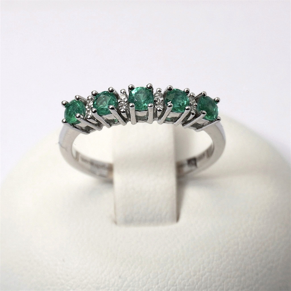 19 anello smeraldo giorgio visconti diamanti veretta gioielli donna ab preziosi balzano gioielleria bari AB16839S Anello Veretta di Smeraldi Alternata con Diamanti Giorgio Visconti - immagine 1