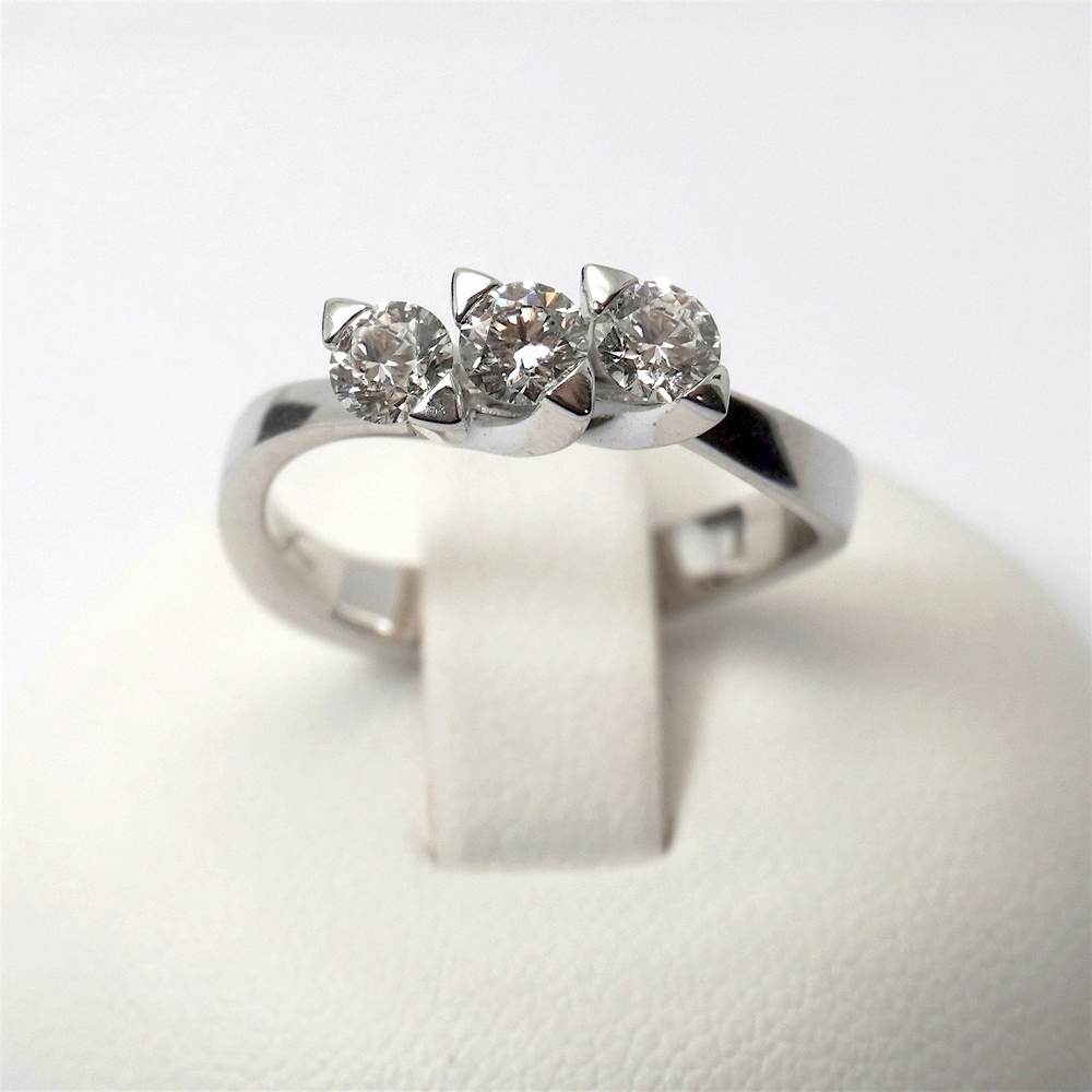 4 anello trilogy diamanti prezzo giorgio visconti gioielli donna offerta ab preziosi balzano gioielleria bari AB16605D Anello Trilogy di Diamanti 0.75ct Giorgio Visconti - immagine 1